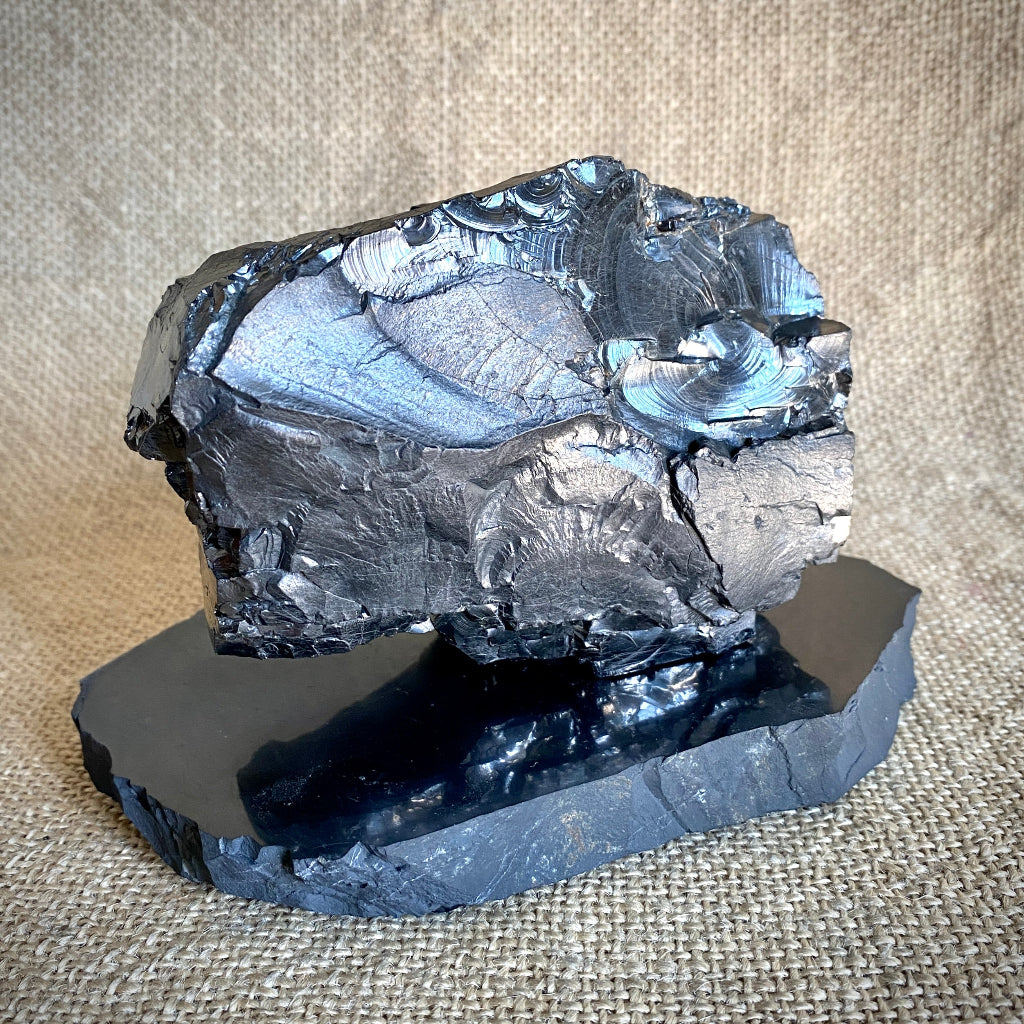 Elite Shungite Nugget 606g | On Black Shungite Slab