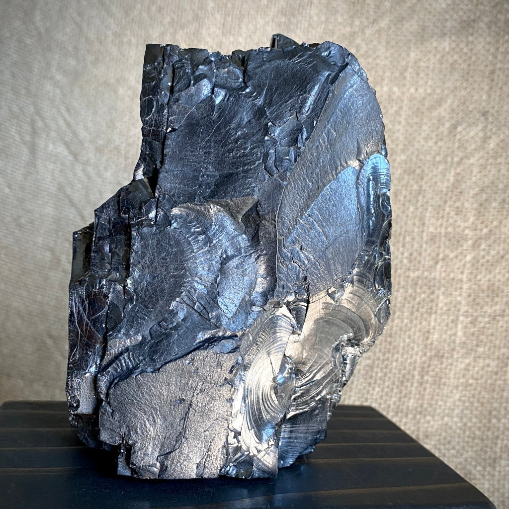 Elite Shungite Nugget 606g | On Black Shungite Slab 5