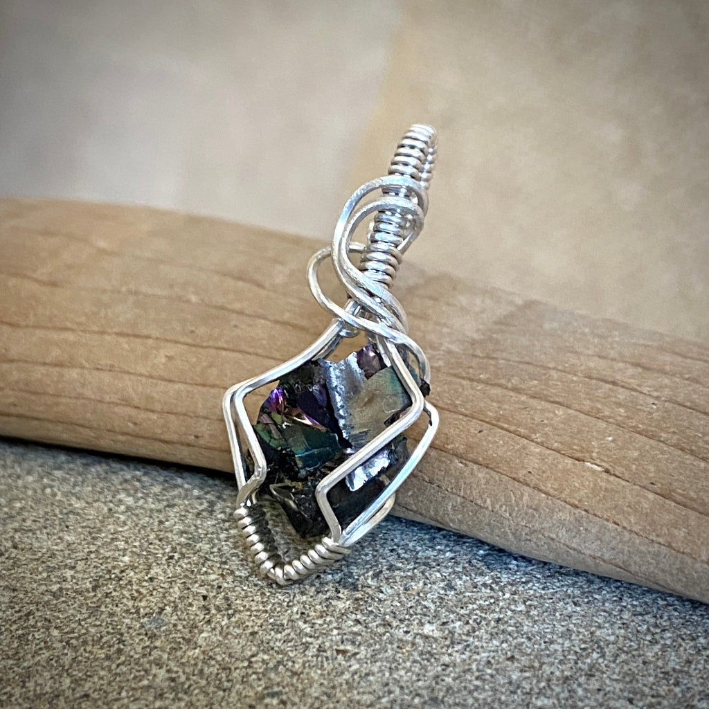 Elite Shungite Pendant | 3.1 g Woven Argentium Silver Setting 2