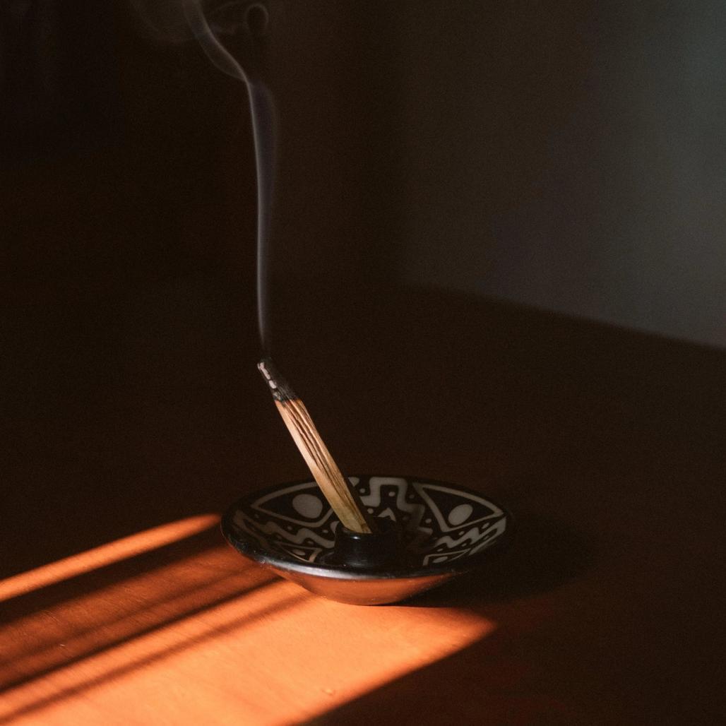 Palo Santo Smudging Sticks Premium 100 Grams (Approximately 15-20 Sticks)