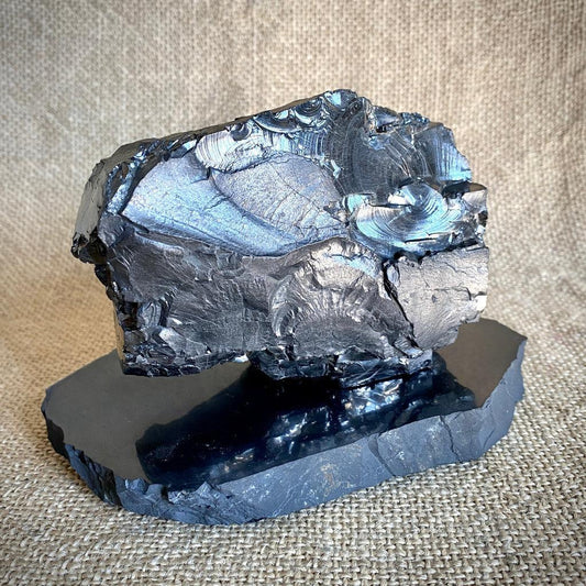 Elite Shungite Nugget 606g | On Black Shungite Slab