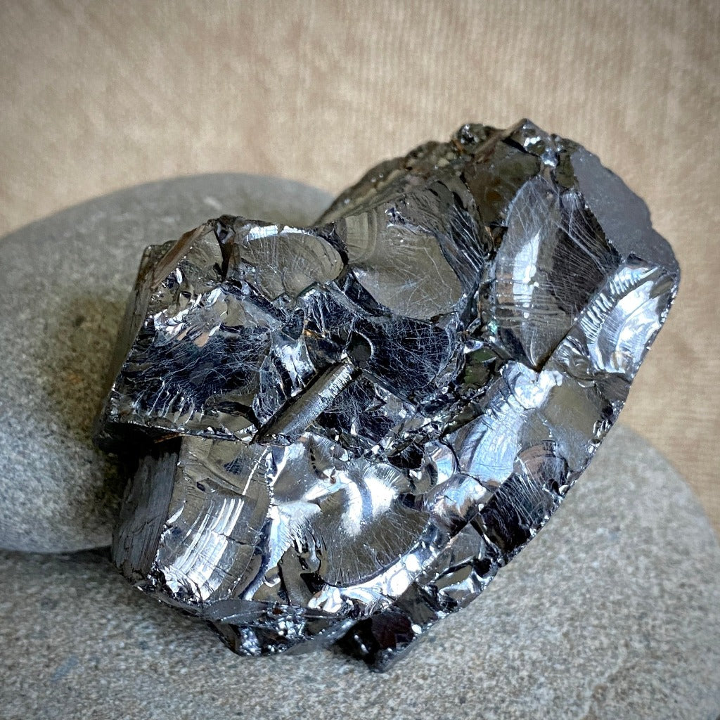 Elite Shungite Nugget 166g, Lemurian Crystal, Round Shungite Tile