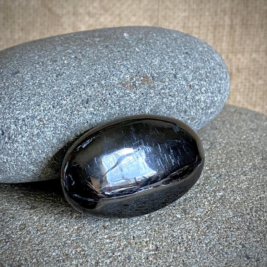 Petrovsky Shungite Palm Stone in Tiny Linen Drawstring Pouch